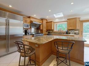 38 Roslyn Avenue, Englewood Cliffs NJ 07632