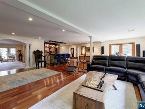 38 Roslyn Avenue, Englewood Cliffs NJ 07632