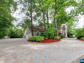 38 Roslyn Avenue, Englewood Cliffs NJ 07632