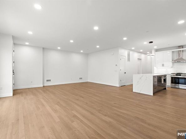 476 Lincoln Avenue, Cliffside Park NJ 07010