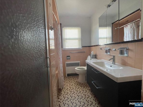 300 Maple Street, Fort Lee NJ 07024