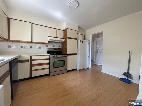 300 Maple Street, Fort Lee NJ 07024