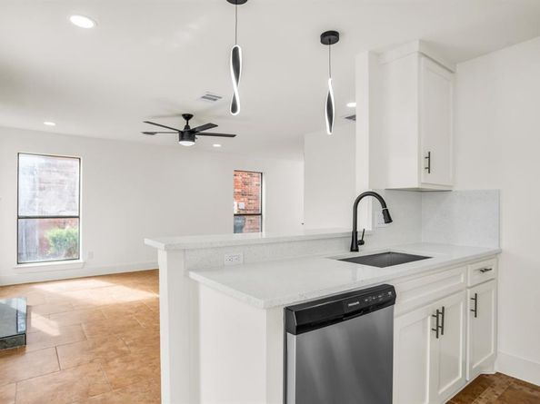 703  Meadowcreek Court , Garland Texas 75043