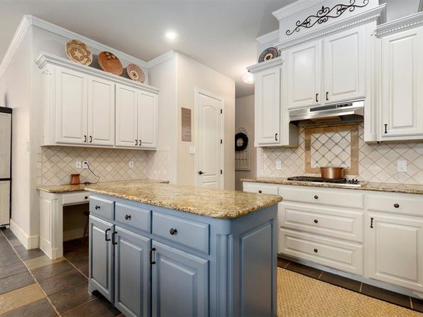 959  Terrace Drive , Lantana Texas 76226