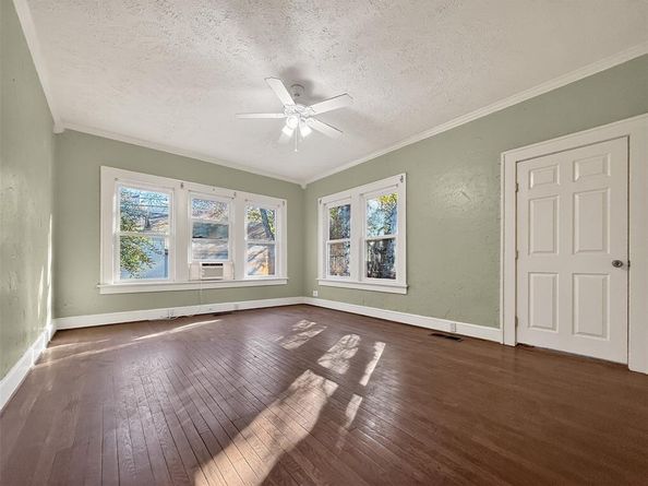 2601 S University Drive , Fort Worth Texas 76109