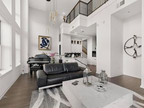 2323 N Houston Street  704, Dallas Texas 75219