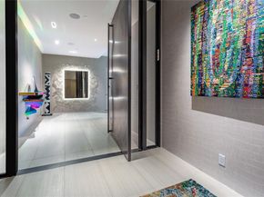 2300  WOLF Street  18A, Dallas Texas 75201