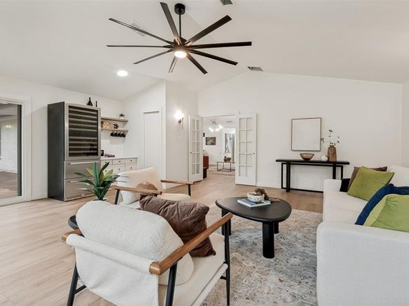 2744  Meadow Green , Bedford Texas 76021