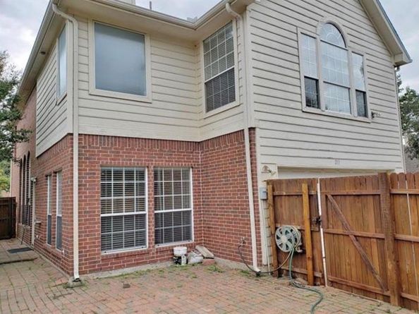 211  Moss Hill Road , Irving Texas 75063