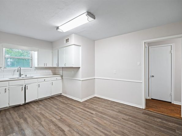 1115  Indian Creek Trail , Dallas Texas 75241