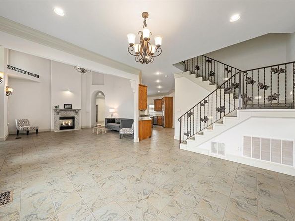 1513  Canyon Oaks Drive , Irving Texas 75061