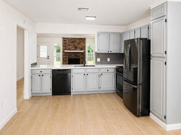 325  Juniper Drive , Arlington Texas 76018