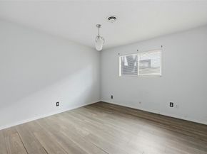 1044 E Cantey Street , Fort Worth Texas 76104