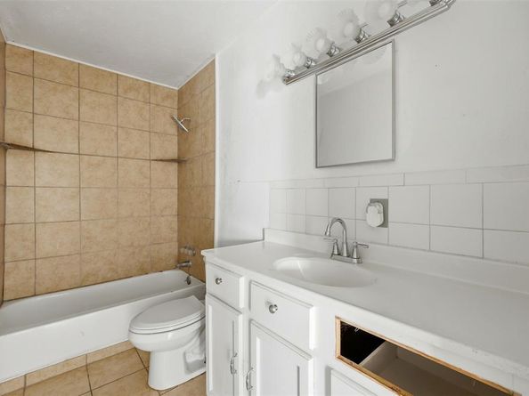 1044 E Cantey Street , Fort Worth Texas 76104