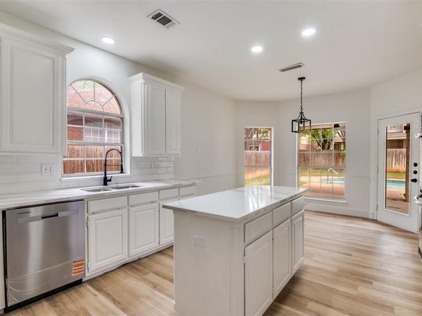 6215  Kingswood Drive , Arlington Texas 76001