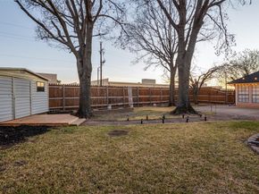 2418  Vista Glen Lane , Carrollton Texas 75007