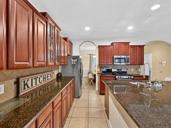 1308  Sea Pines Drive , Savannah Texas 76227