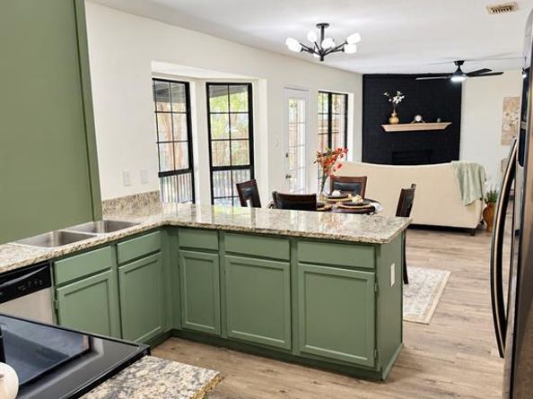 608  Valley Mills Drive , Arlington Texas 76018