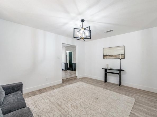 317  Cedar Creek Court , Fort Worth Texas 76103