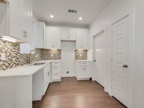 2706  Lenway Street , Dallas Texas 75215
