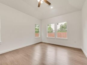 2706  Lenway Street , Dallas Texas 75215