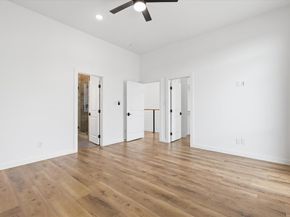 453 W Morphy Street , Fort Worth Texas 76104