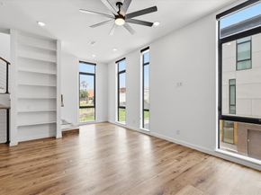 453 W Morphy Street , Fort Worth Texas 76104