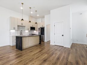 453 W Morphy Street , Fort Worth Texas 76104