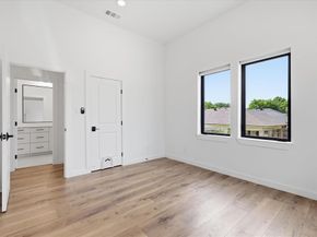 453 W Morphy Street , Fort Worth Texas 76104