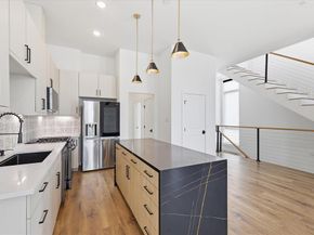 453 W Morphy Street , Fort Worth Texas 76104