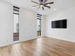 453 W Morphy Street , Fort Worth Texas 76104