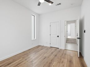 453 W Morphy Street , Fort Worth Texas 76104