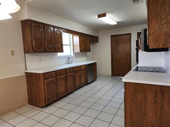 1201  Dandelion Drive , Garland Texas 75043