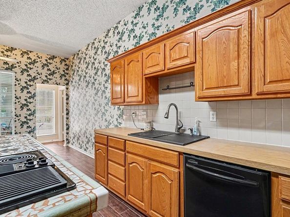 1249  Cross Creek Drive , Kennedale Texas 76060