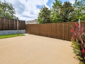 5822  London Lane , Dallas Texas 75252