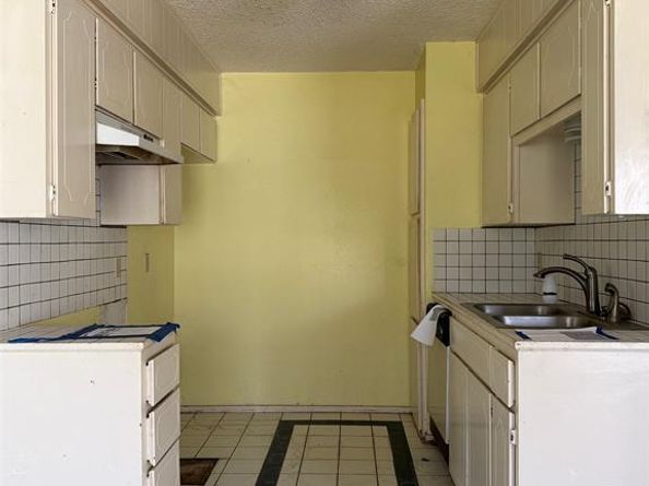 329  Walnut Avenue , Azle Texas 76020