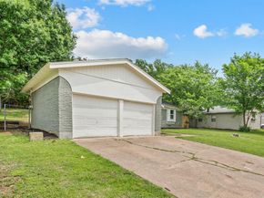 1307  Ravenwood Drive , Arlington Texas 76013
