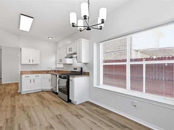 2843  Meadow Way Lane , Dallas Texas 75228
