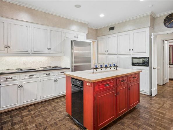 7276  Lupton Circle , Dallas Texas 75225