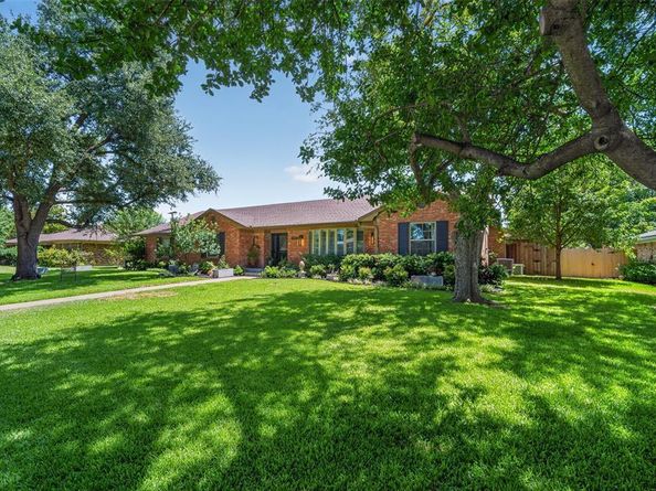 1810 S Crest  , Carrollton Texas 75006