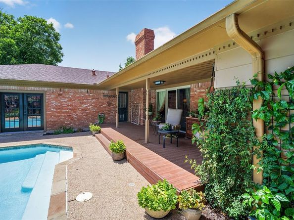 1810 S Crest  , Carrollton Texas 75006