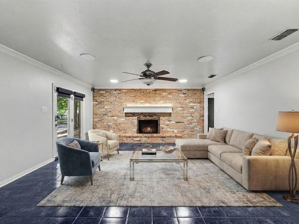 2408  Winewood Lane , Arlington Texas 76013