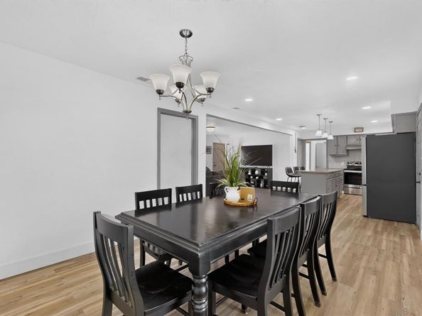 3831  Vanette Lane , Dallas Texas 75216