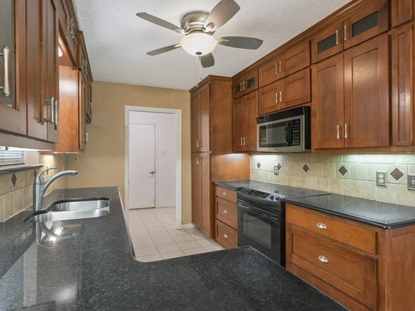 6410  Willow Springs Drive , Arlington Texas 76001