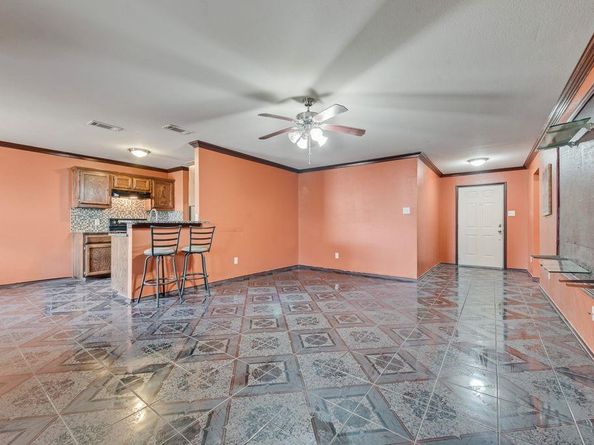 2833  Drycreek Lane , Dallas Texas 75237