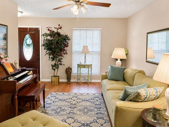 3122  Lark Lane , Irving Texas 75062