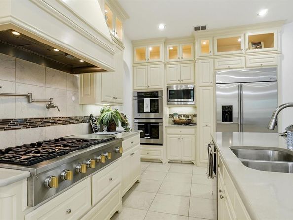 667  Creekway Drive , Irving Texas 75039