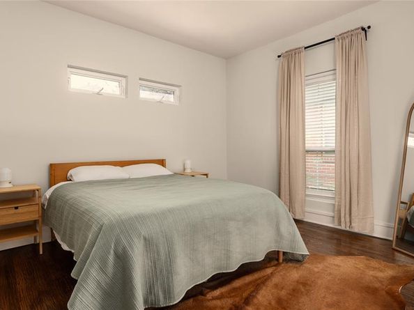 938 N Clinton Avenue , Dallas Texas 75208