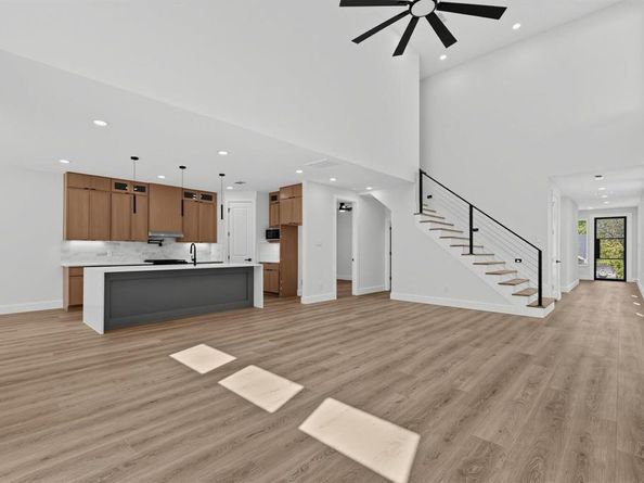 511  Avenue J  , Dallas Texas 75203