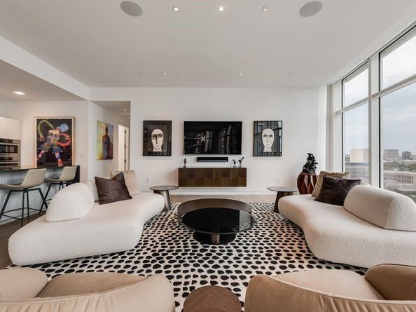 1918  Olive Street  1002, Dallas Texas 75201